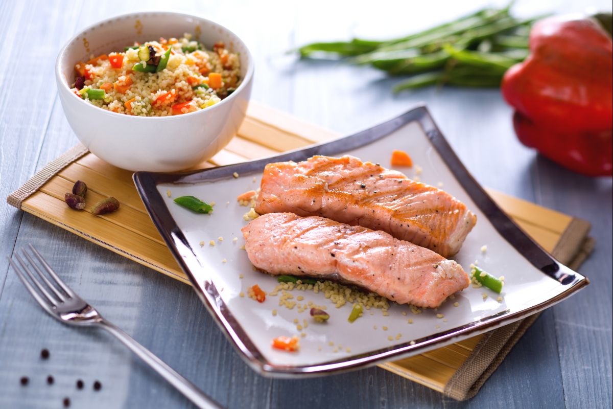 Gegrillter Lachs mit Couscous-Salat