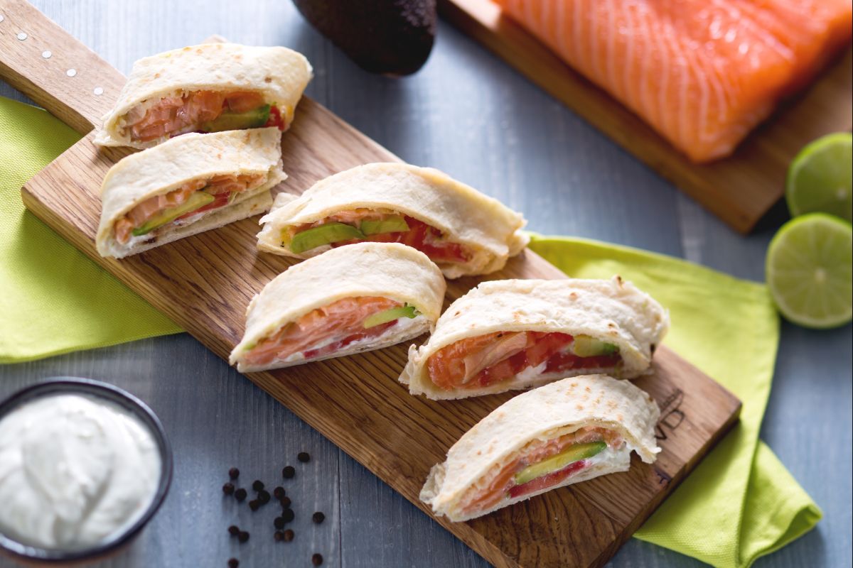 Wraps mit Lachs, Avocado und Joghurtcreme