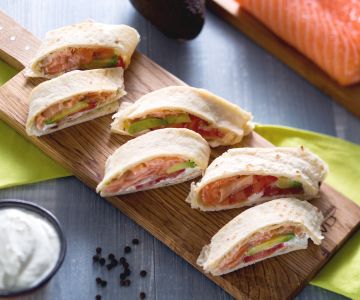 Wraps mit Lachs, Avocado und Joghurtcreme