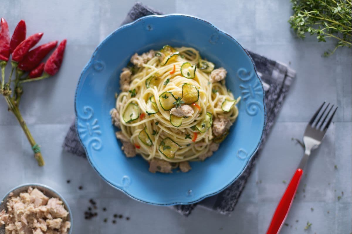Spaghetti mit Thunfisch und Zucchini