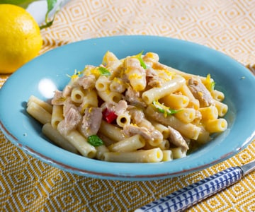 Pasta mit Thunfisch und Zitrone