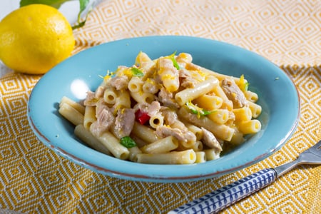 Pasta mit Thunfisch und Zitrone