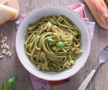 Pasta mit Pesto und Garnelen