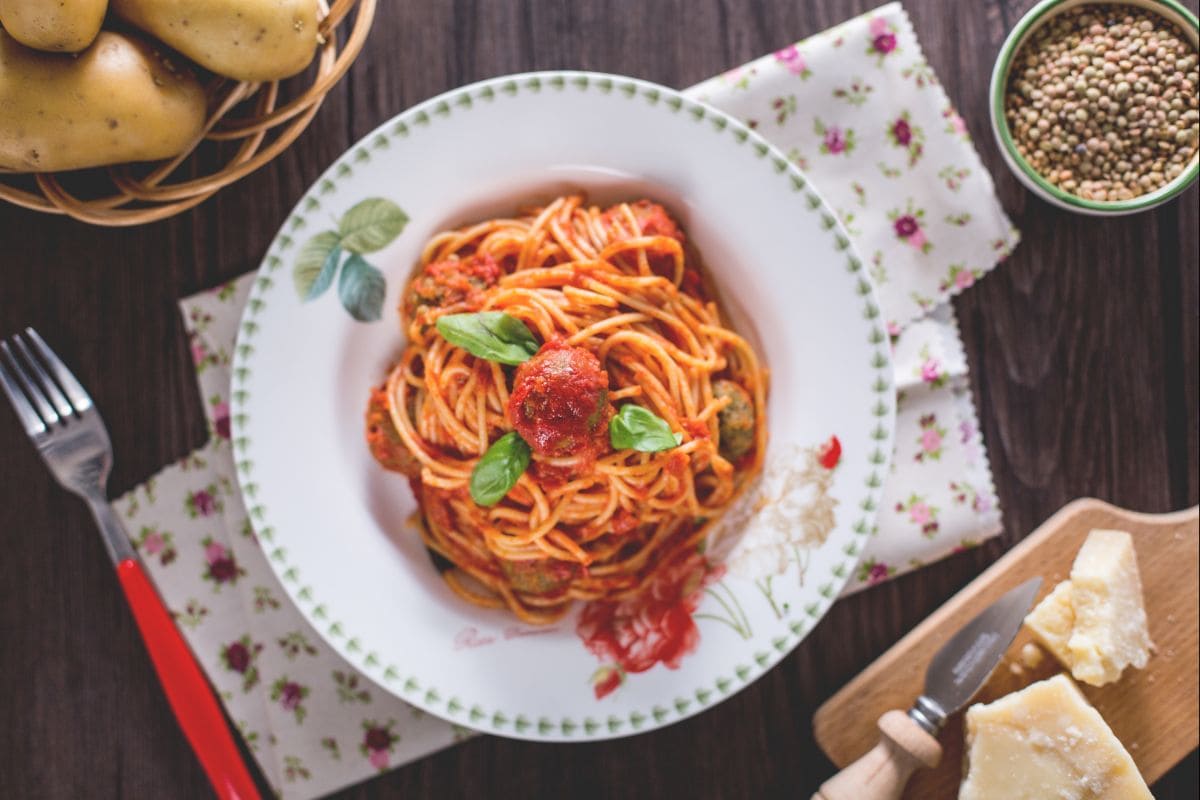 Spaghetti mit vegetarischen Fleischbällchen