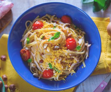 Pasta mit Tintenfischen und hartgekochtem Eigelb