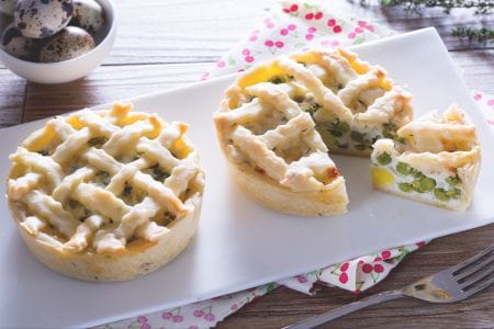 Kleine Oster-Törtchen mit Erbsen