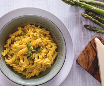 Pasta mit Spargel und Eiersahne