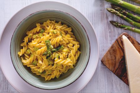 Pasta mit Spargel und Eiersahne