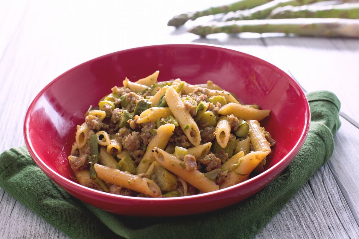 Pasta mit Spargel und Wurst