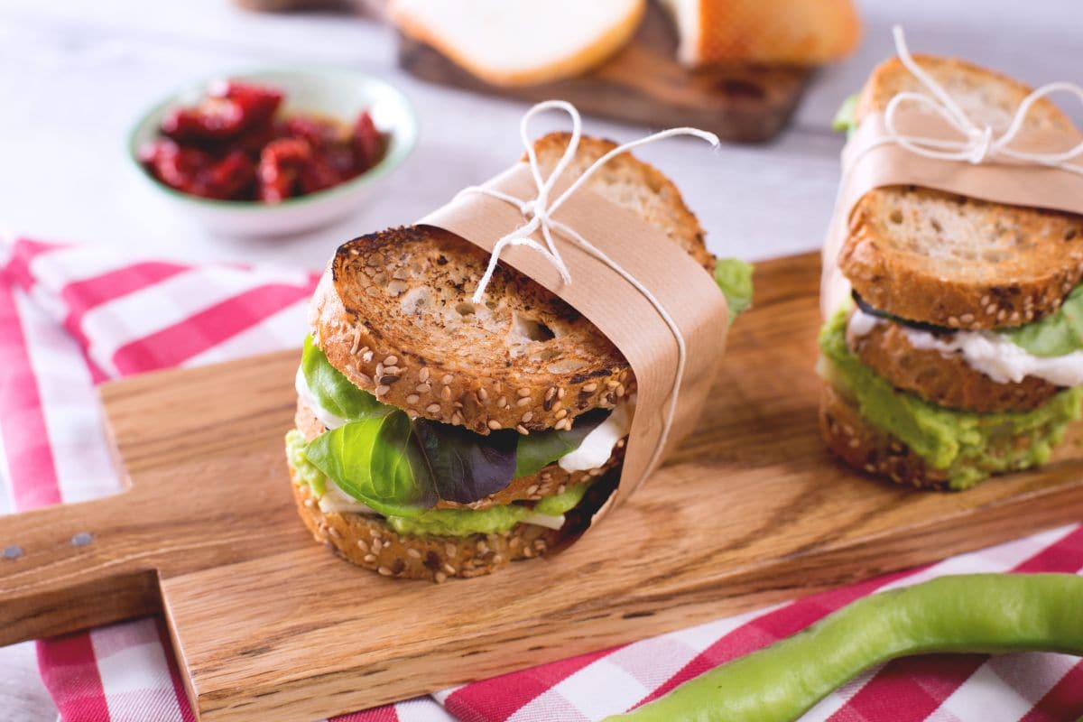 Sandwich mit Bohnen und Käse