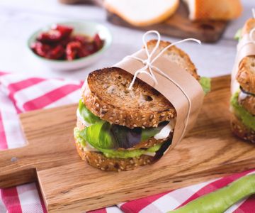 Sandwich mit Bohnen und Käse