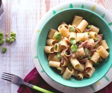 Pasta mit dicken Bohnen und Guanciale