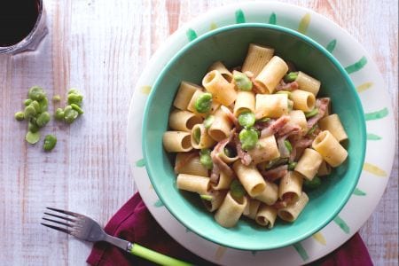 Pasta mit dicken Bohnen und Guanciale