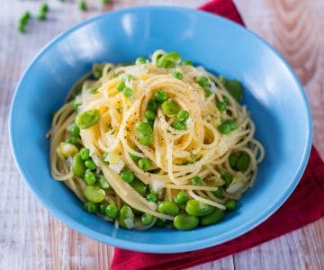 Pasta mit Saubohnen und Erbsen
