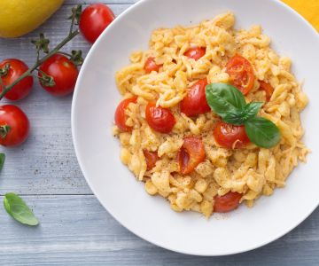Spätzle mit Tomaten und Zitrone