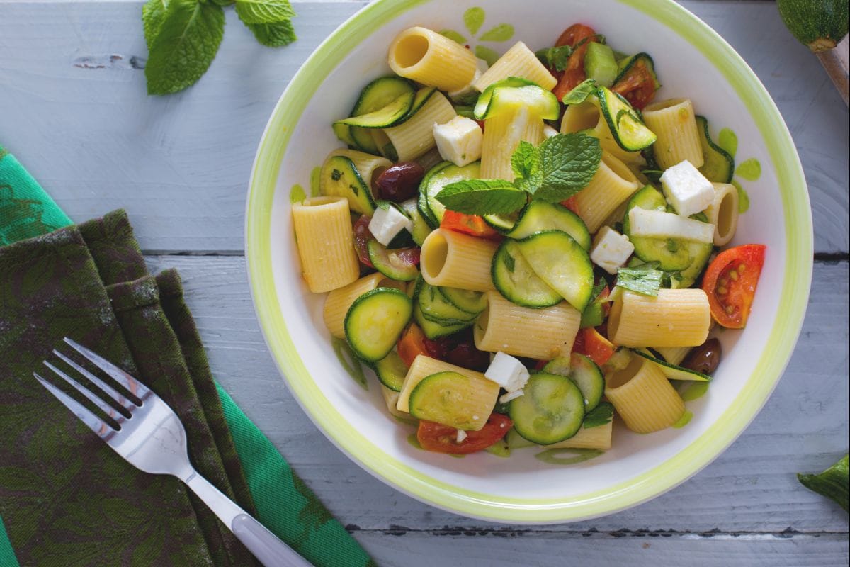 Kalter Zucchini-Nudelsalat