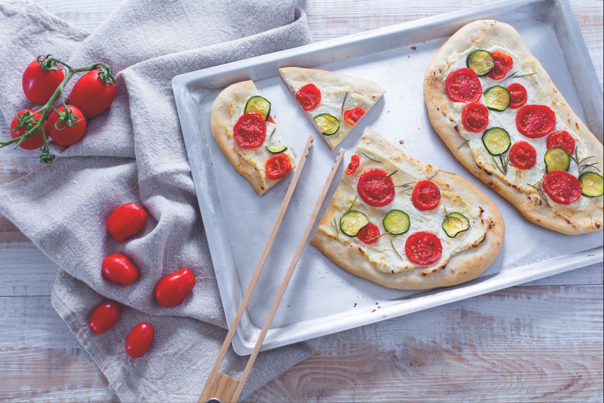 Fladenbrot mit Tomaten und Ricotta