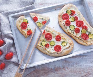Fladenbrot mit Tomaten und Ricotta
