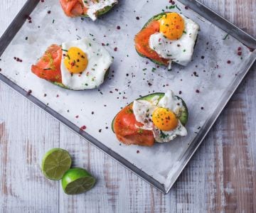 Avocado, Eier und Lachs