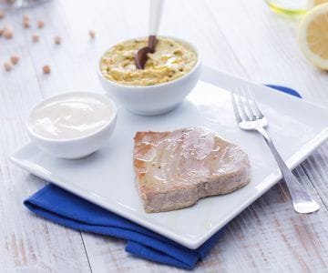 Thunfischfilets mit Tahina und Hummus