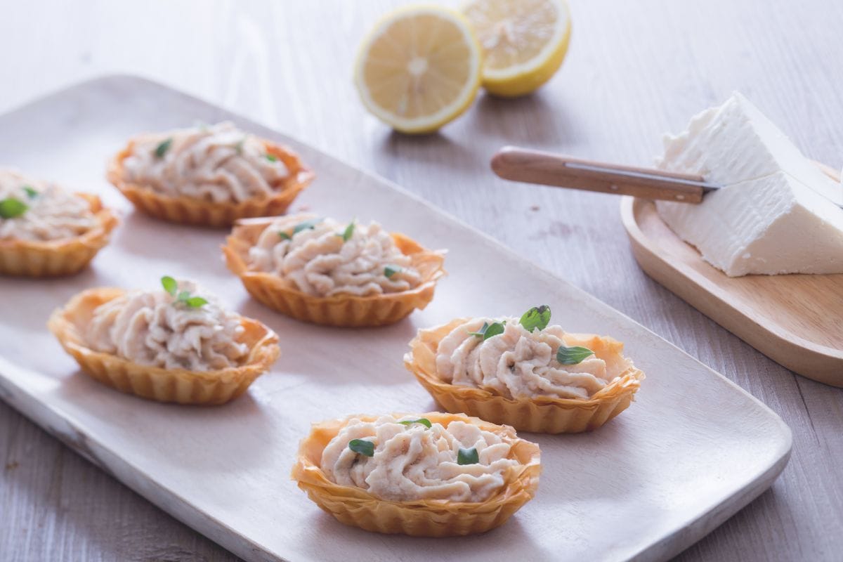 Knusprige Bötchen mit Thunfischmousse