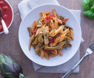 Penne mit Artischocken und Tomaten