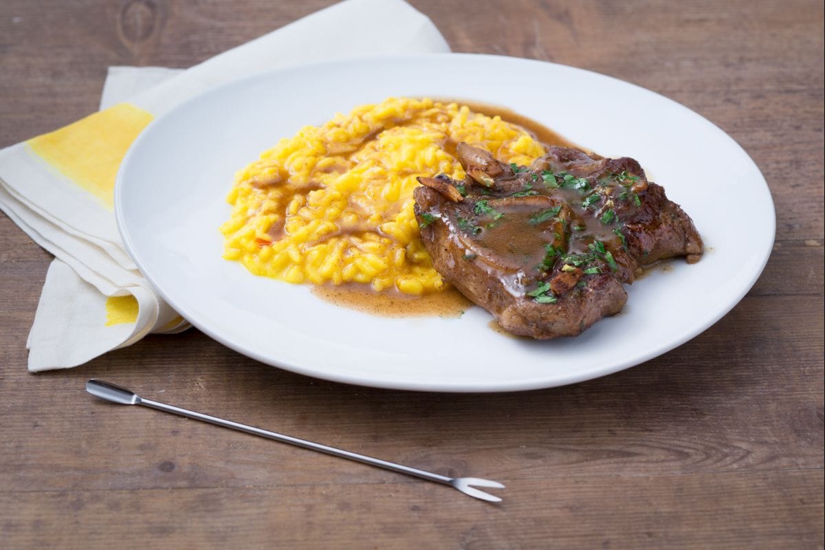 Ossobuco alla milanese mit gelbem Risotto
