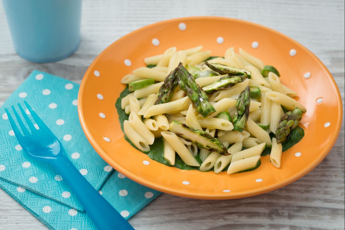 Mini Penne mit Spargelspitzen und Spinatcreme