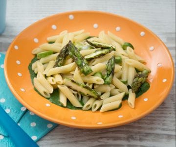 Mini Penne mit Spargelspitzen und Spinatcreme