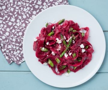 Bandnudeln mit Rote Bete und Spargel