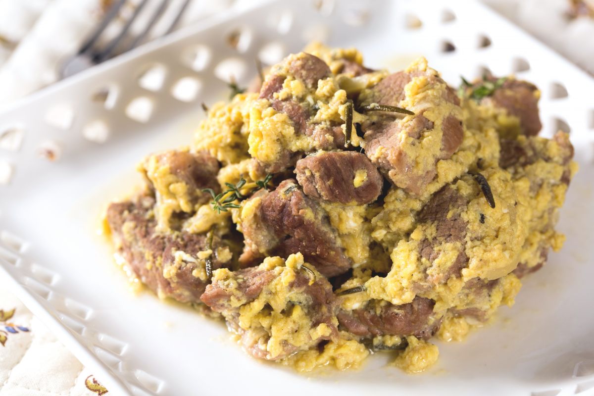 Lamm mit Käse und Ei