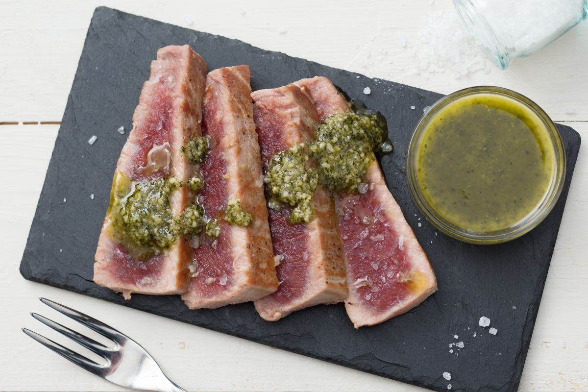 Thunfisch-Carpaccio mit Minzpesto