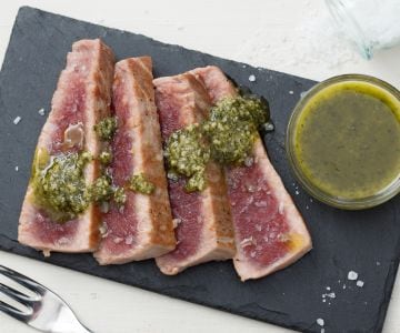 Thunfisch-Carpaccio mit Minzpesto