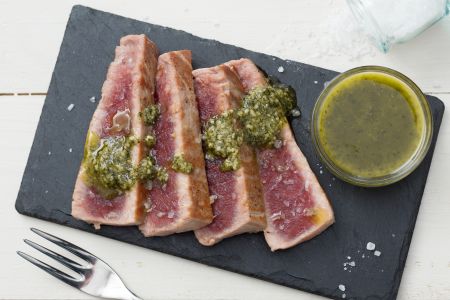 Thunfisch-Carpaccio mit Minzpesto