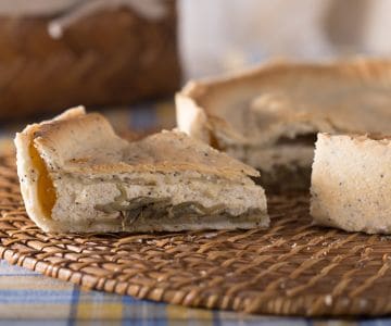 Herzhafter Kuchen mit Artischocken und Ricotta