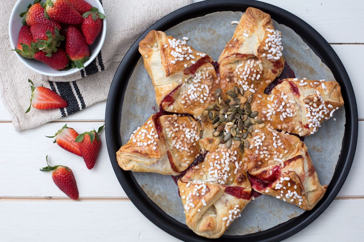 Blätterteig-Windrad mit Obst und Schokolade