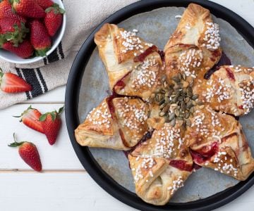 Blätterteig-Windrad mit Obst und Schokolade