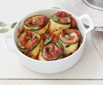 Zucchini-Rouladen mit Hackfleischsoße