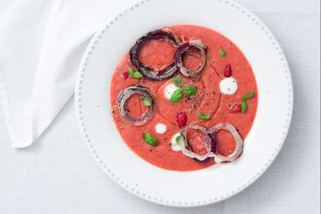 Gazpacho aus Sommerfrüchten und -gemüse