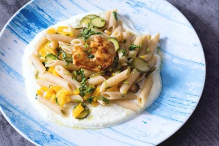 Pasta mit Gemüse und Fiordilatte-Creme