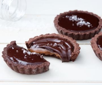 Törtchen mit Schokolade und Karamellkern