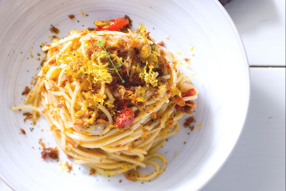 Pasta mit Kürbisblüten und Bottarga
