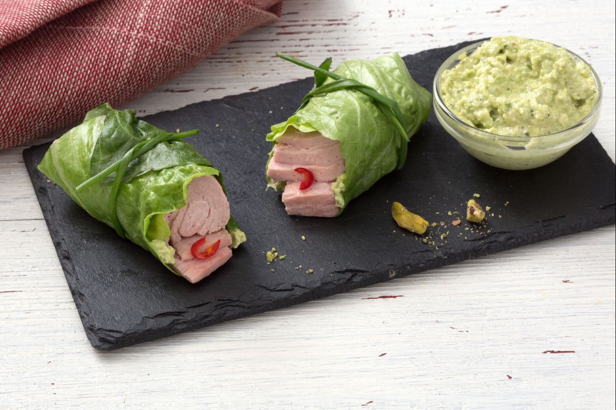 Gefüllte Salatröllchen mit Thunfisch