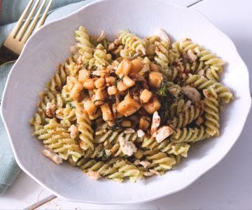 Pasta mit Salatpesto und Tintenfischen