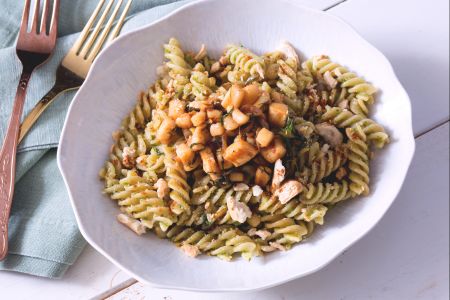 Pasta mit Salatpesto und Tintenfischen