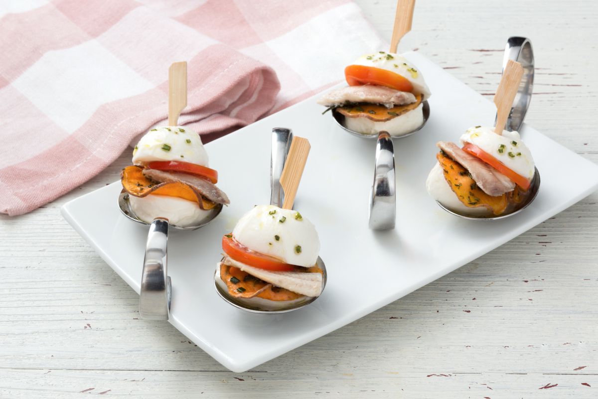 Mozzarella- und Sardinenhäppchen