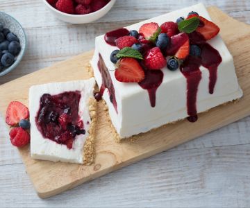 Joghurtschnitte mit Waldbeeren