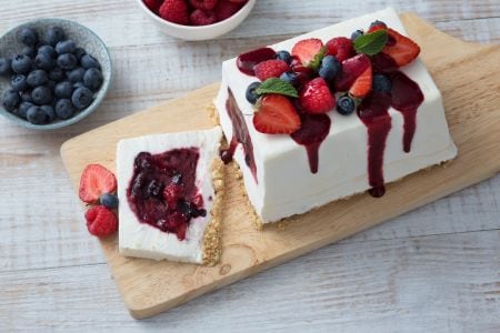 Joghurtschnitte mit Waldbeeren