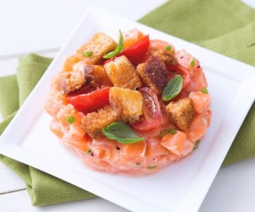Lachs-Tatar und Panzanella