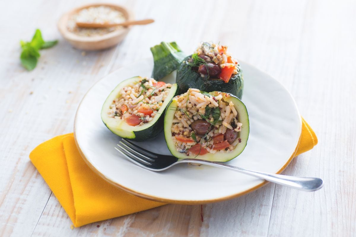 Gefüllte Zucchini mit Getreide und Quinoa